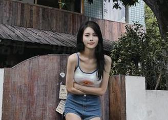 爱的代名词——Umeko J美脚写真！原图让你从此爱上‘脚’！.txt